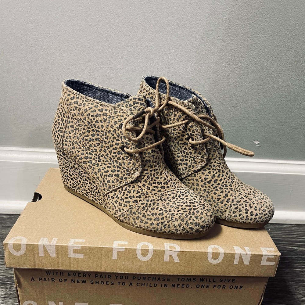 TOMS wedges